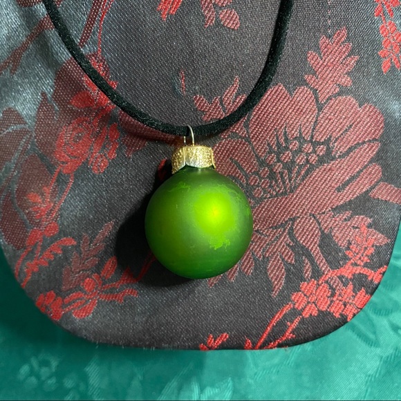 🎄New Christmas Bulb Earrings & Necklace Set - Picture 5 of 7